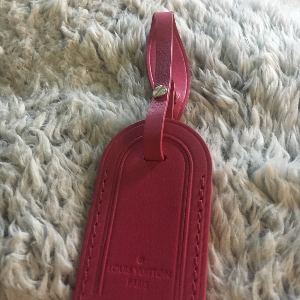 Louis Vuitton hot pink luggage tag 🏷